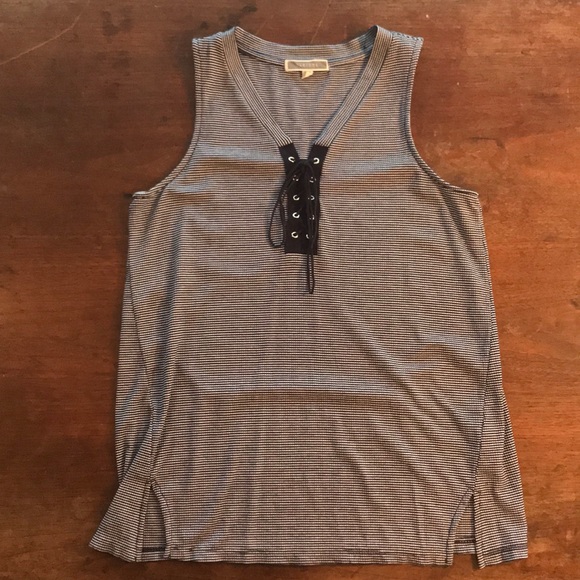 •BUNDLE ONLY• Pleione tank - Picture 1 of 5